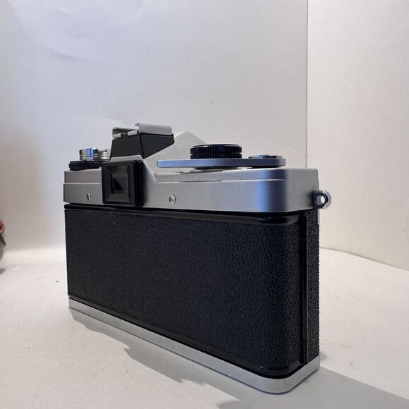 Praktica LB2 35mm Film Camera, Meyer Lens, Pentacon Case, Vintage Strap - Picture 5 of 14